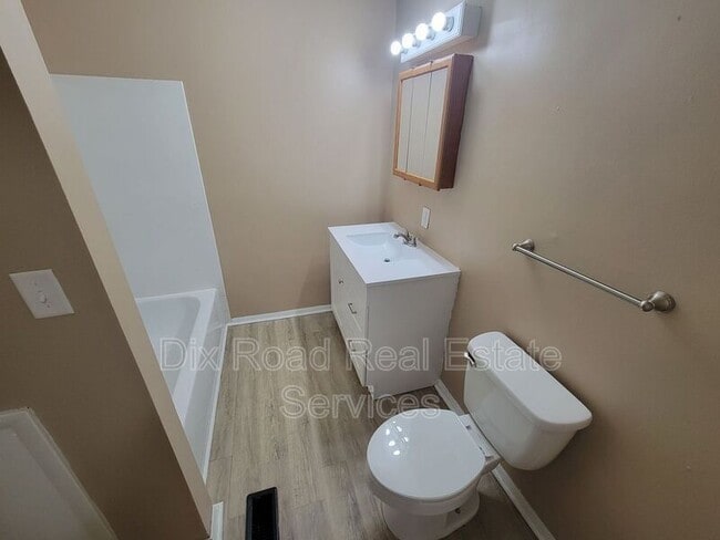 Building Photo - 109 N Decker Ave