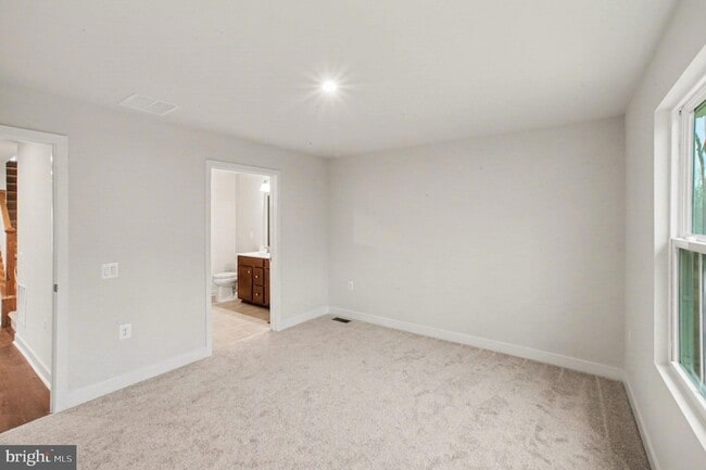 Building Photo - 8901 Blackthorne Pl