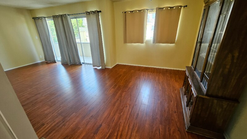 Building Photo - 638 N W Knoll Dr