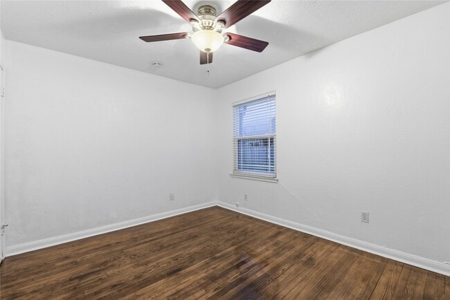 Building Photo - 1814 Chantilly Ln