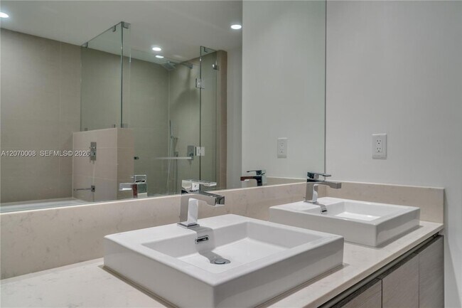 Building Photo - 1080 Brickell Ave