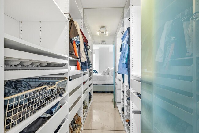 Building Photo - 3340 NE 190th St