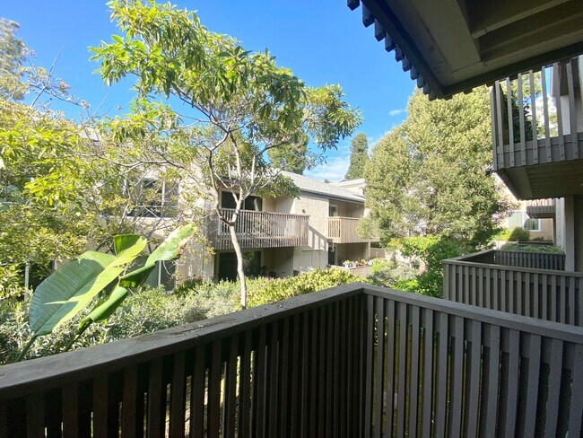 Building Photo - Spacious Condo in La Jolla Village!