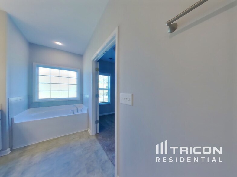 Building Photo - 746 W Coker Way