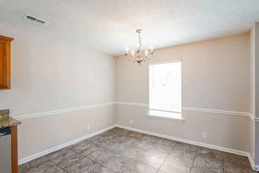 Building Photo - 7480 Maggie Dr
