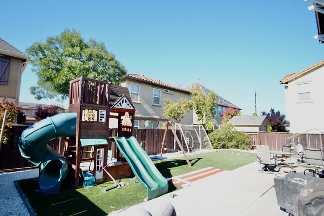 Building Photo - 2795 Ortiz Pl