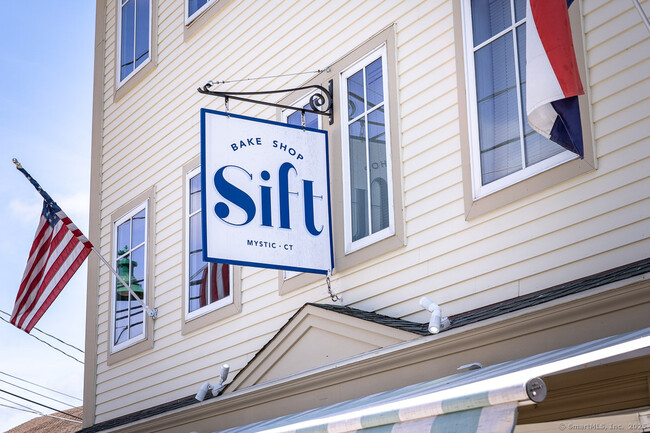 Building Photo - 4 Coburn Ave