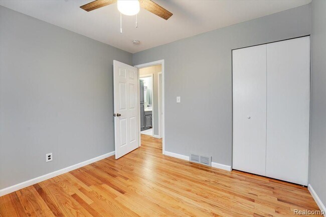 Building Photo - 32536 Warner Dr