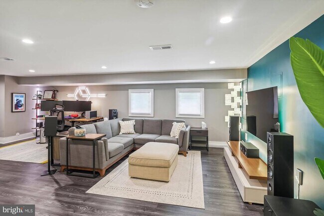 Building Photo - 416 Longfellow St NW