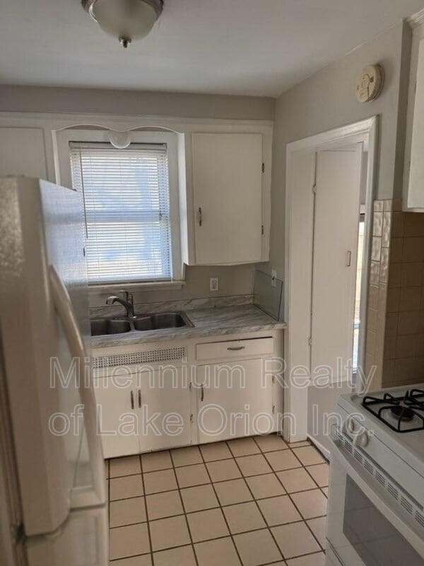 Building Photo - 2800 Ellwood Ave