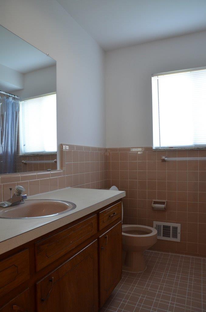 Bathroom - 5445 Chicago Rd