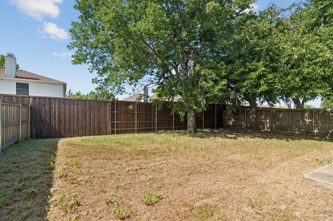 Building Photo - 2232 Chestnut Dr