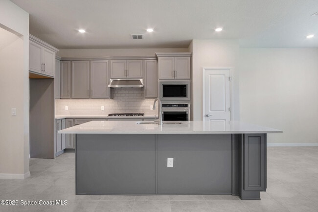 Building Photo - 10369 Pk Ests Ave