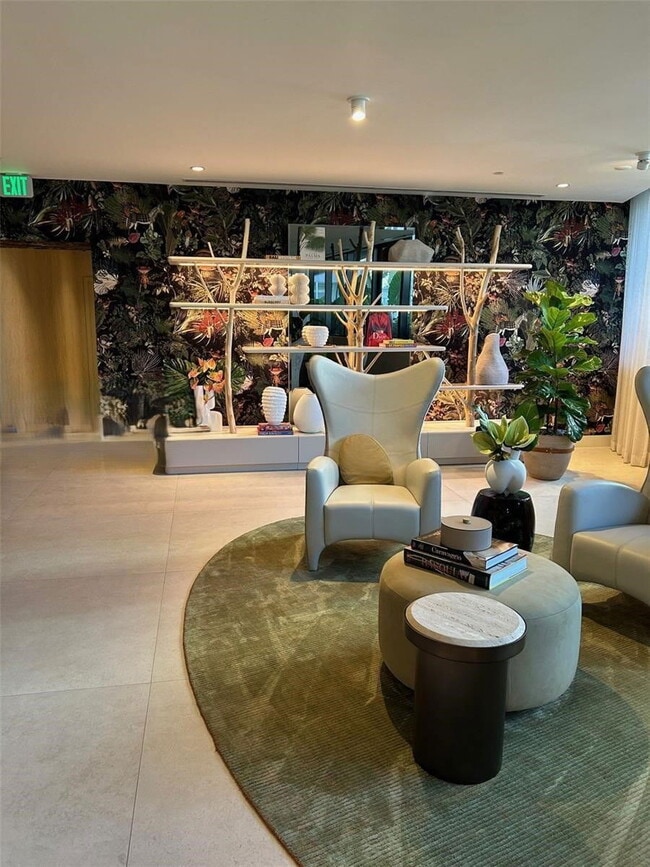 Building Photo - 700 NE 24th St