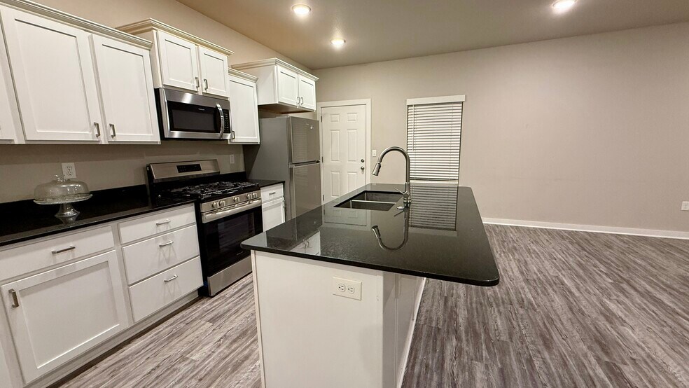 Building Photo - 103 E Mulberry St