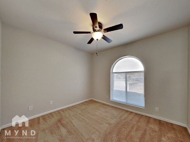 Building Photo - 725 W Utopia Rd