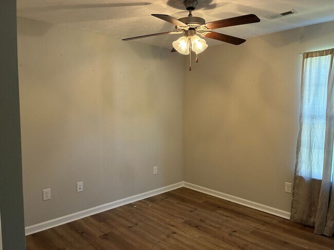 Building Photo - 440 Levanto Rd