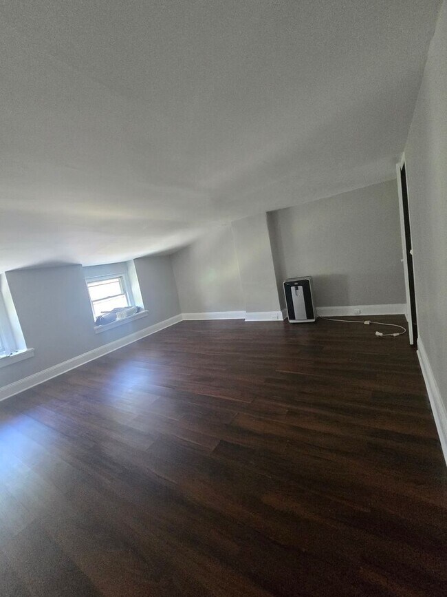 Building Photo - Charming 2bd/1ba Bala Cynwood Home!
