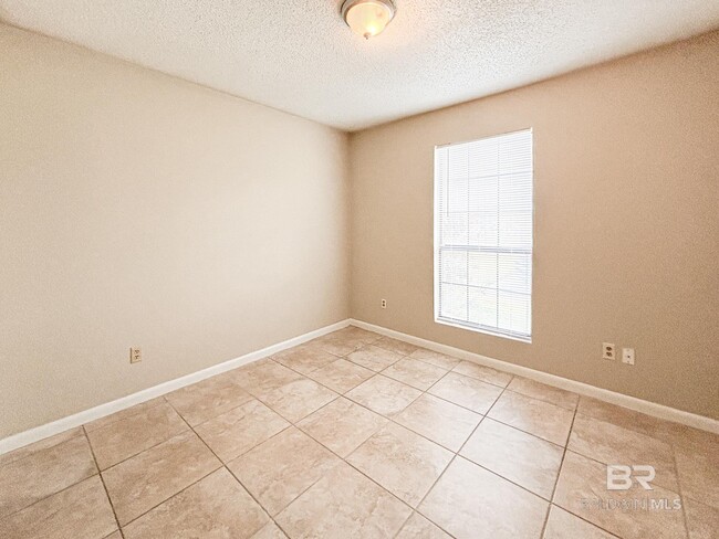 Building Photo - 6415 Schoel Ln
