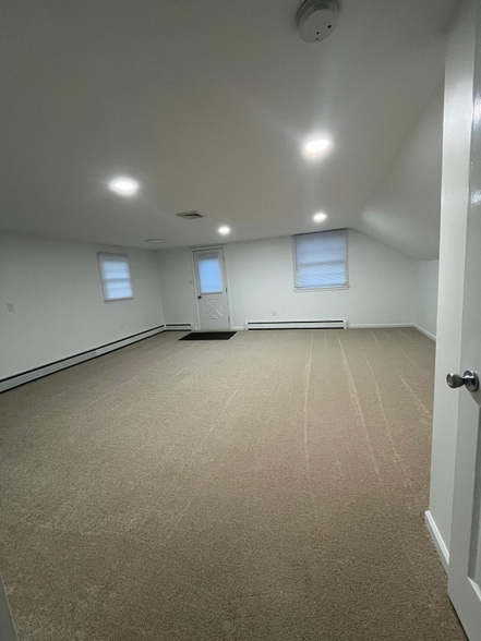 Building Photo - 48 Limekiln Rd