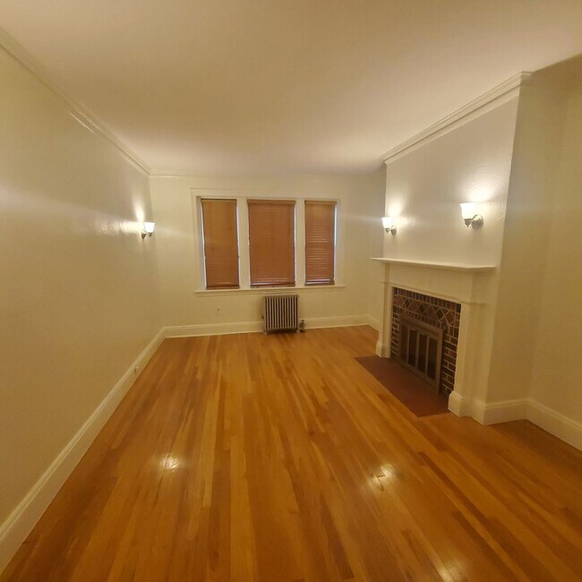 Building Photo - 123 Winthrop Rd