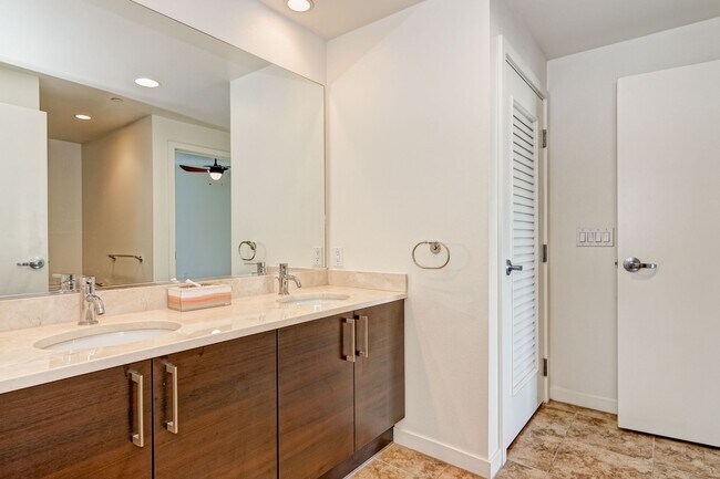 Building Photo - Modern Downtown Condo in Premier High-Rise...