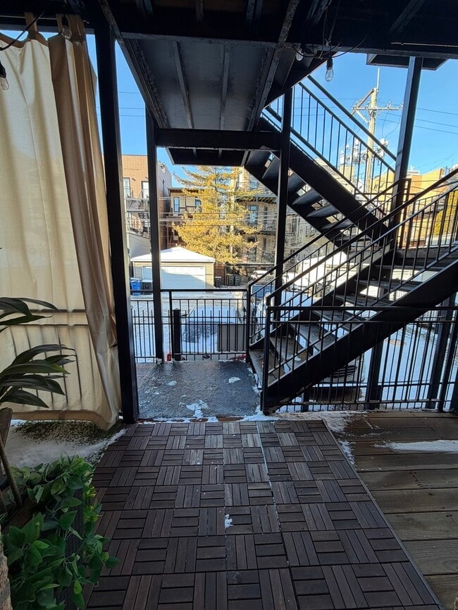 Building Photo - 3734 N Sheffield Ave