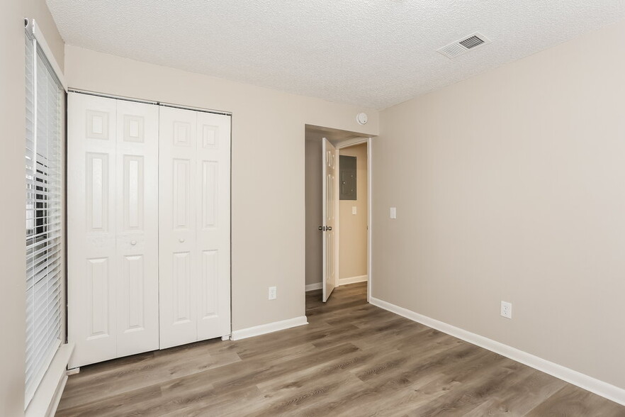 Building Photo - 11507 Kelvyn Grove Pl