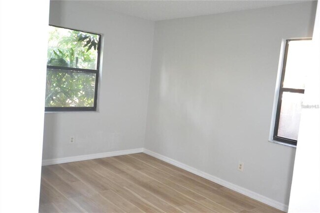 Building Photo - 3399 Mermoor Dr