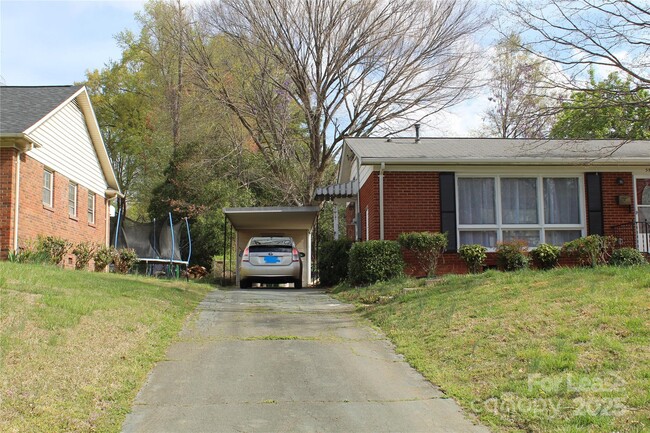 Building Photo - 5525 Amity Pl