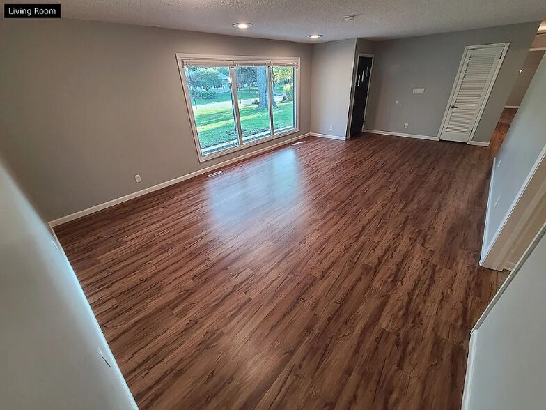 Building Photo - 11 Jan Ave