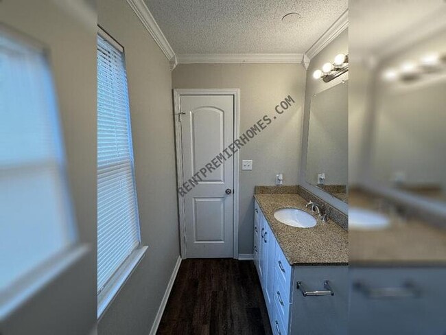 Building Photo - 2111 Pattywood Dr