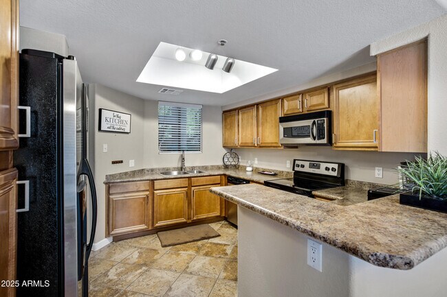 Building Photo - 4925 E Desert Cove Ave