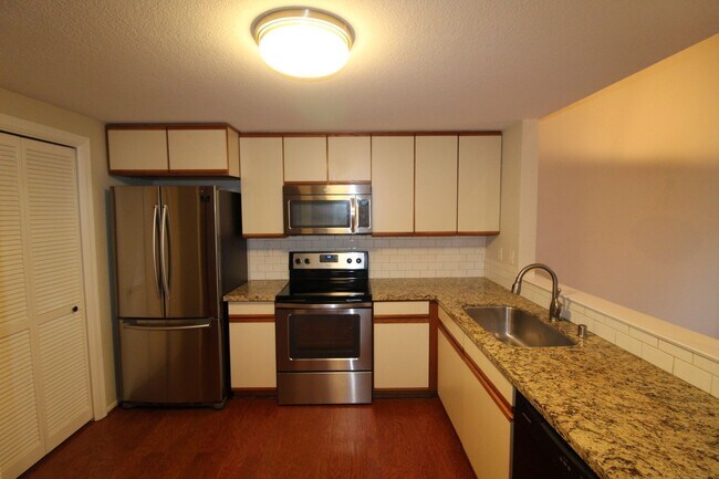 Building Photo - Alamo, Beautiful 1 bedroom 1 bath plus lof...
