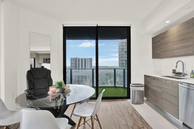 Building Photo - 121 NE 34th St