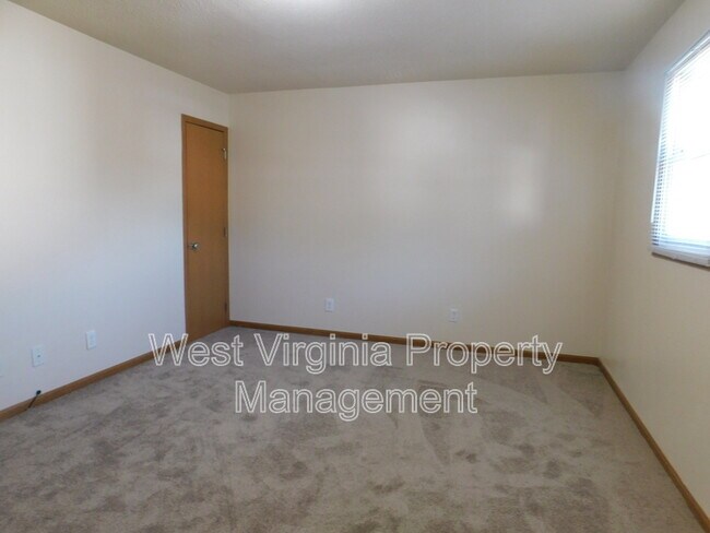 Building Photo - 190 Cardinal Wy