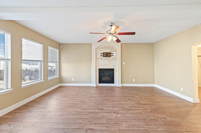 Building Photo - 11236 Northview Dr