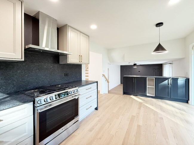 Building Photo - 3103 N Wilshire Ln