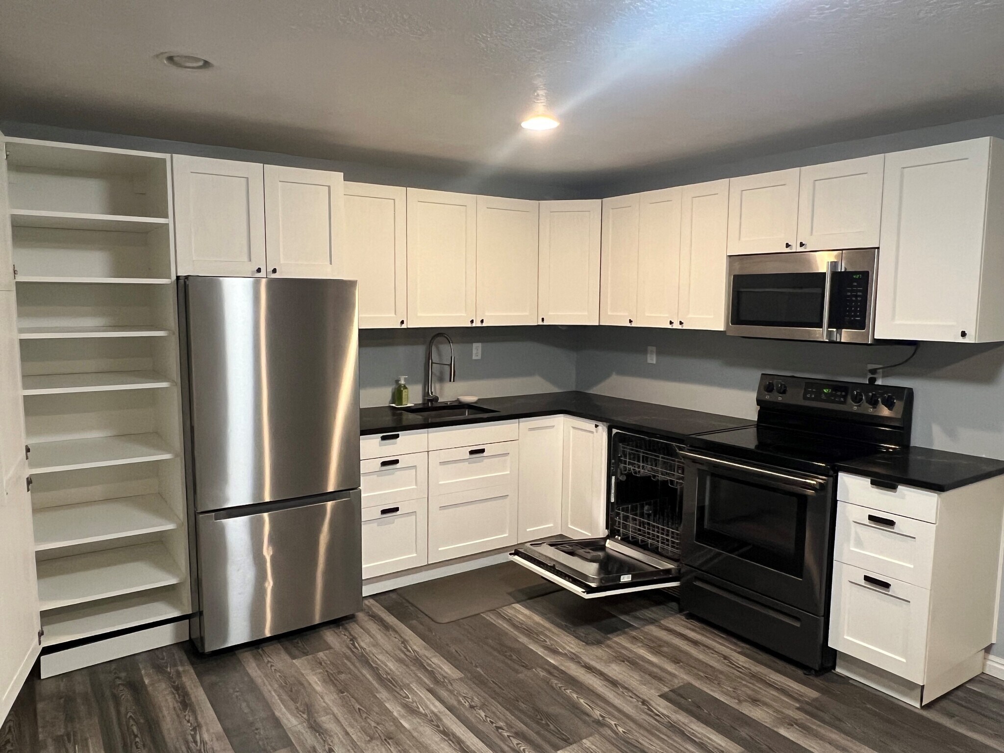 Building Photo - 4368 W Welby Hills Dr