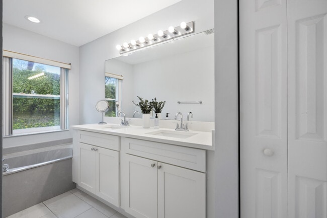 Building Photo - 6791 Lantern Key Dr