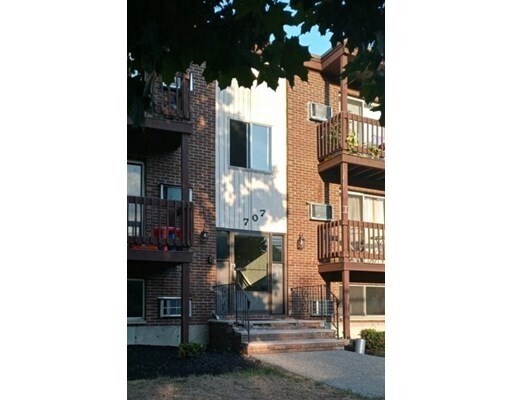 Building Photo - 707 Bedford St