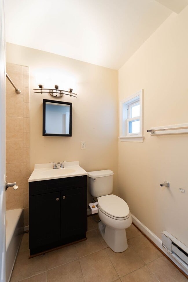 Building Photo - In the heart of DC's Shaw Neighborhood 1 B...
