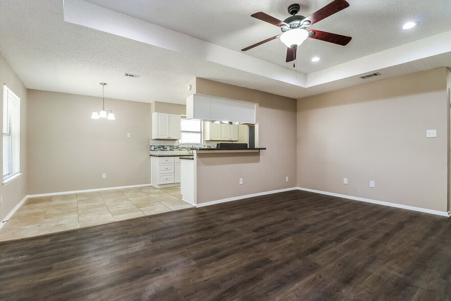 Building Photo - 8540 Whitney Dr