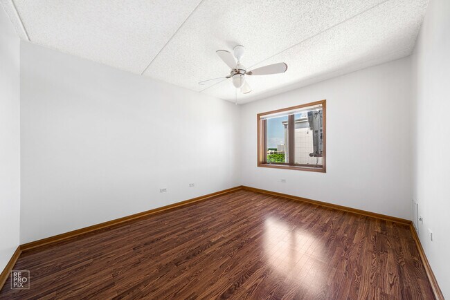 Building Photo - 5555 N Cumberland Ave