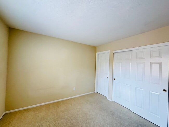 Building Photo - Beautiful updated 2 Story condo in Main Chance Estates w/attached 2 car garage!