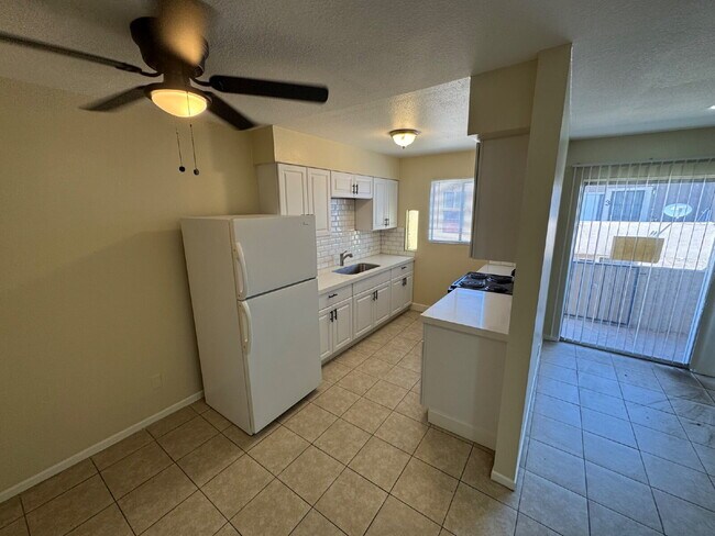 Building Photo - Freshly Painted 2-Bed with Remodeled Kitchen & Open Layout
