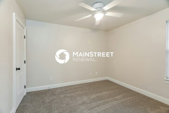 Building Photo - 3 Bedroom Pet-Friendly Home in HAYDEN, AL with Main Street Renewal