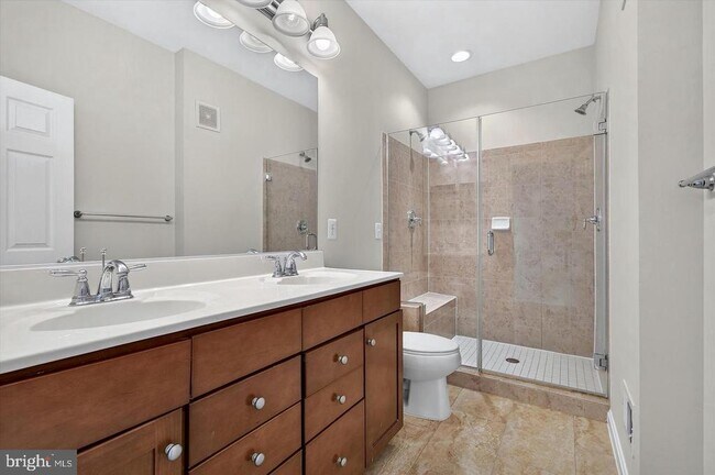 Building Photo - 43845 Centergate Dr