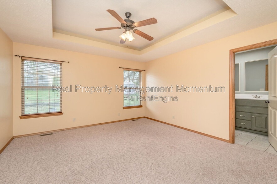 Building Photo - 732 E Gallup Hill Rd
