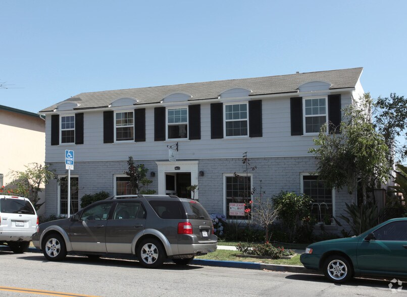 1734 E 3rd St - NEWLY RENOVATED APARTMENTS IN PRIME ALAMIT...